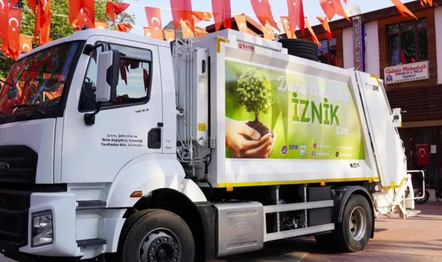 Bursa İznik’e bakanlıktan hibe çöp kamyonu