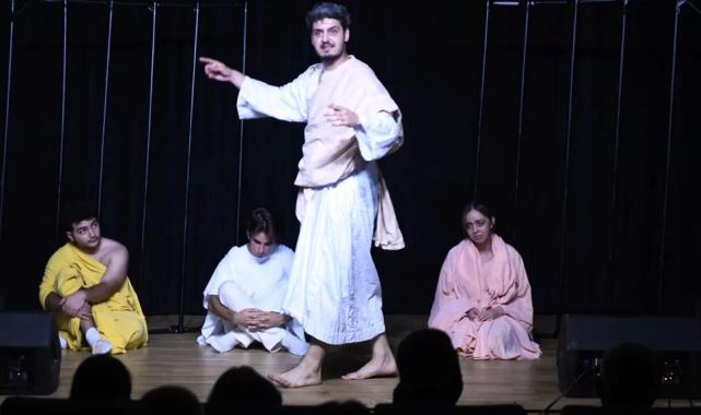 Bursa Osmangazi’de Genco Erkal için duygu dolu gece