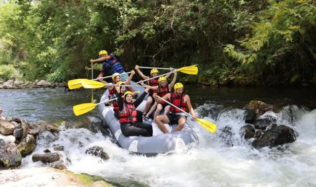 Bursa’da gençlerin rafting heyecanı