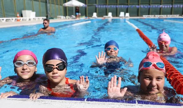 Bursalı minik yüzücüler sertifikalandı