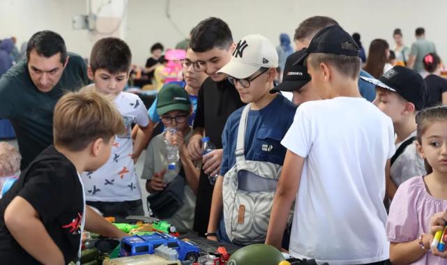 Çocuklar Genç Komek 2. El Oyuncak Pazarı ile bayram yaptı