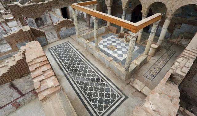 Efes’in simge yapılarından Yamaçevler restorasyonda