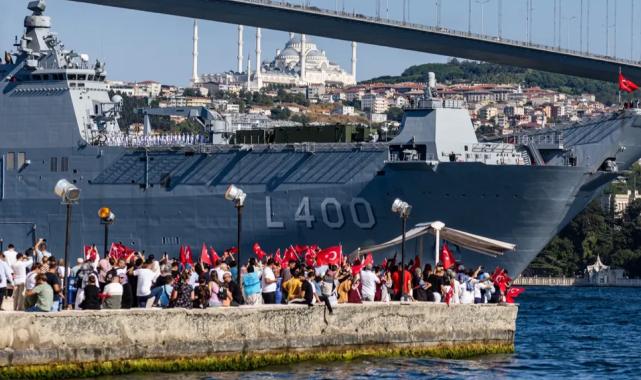 İstanbul Boğazı’nda görkemli geçit