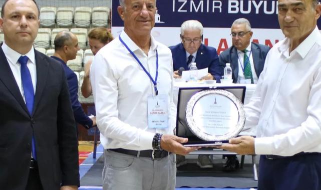 İzmir Büyükşehir Spor Kulübü’nde bayrak değişimi