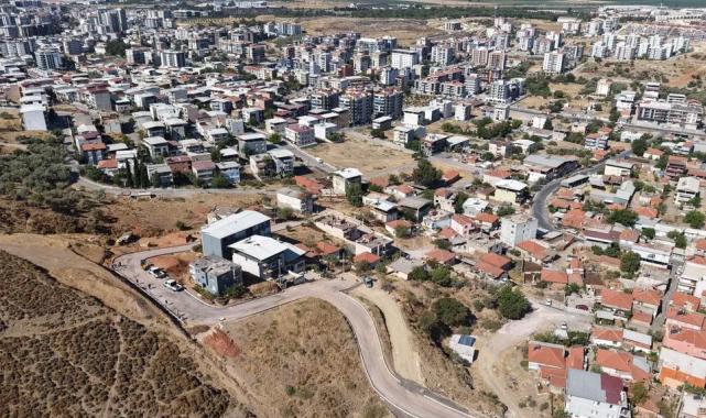 İzmir Çiğli’de yol ve park çalışmaları hız kesmeden sürüyor