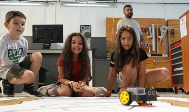 İzmirli çocuklar robotik dünyayla tanıştı