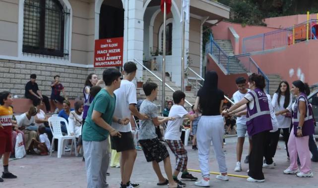 İzmit’in mahallelerinde geleneksel şenlikte binlerce çocuk buluştu