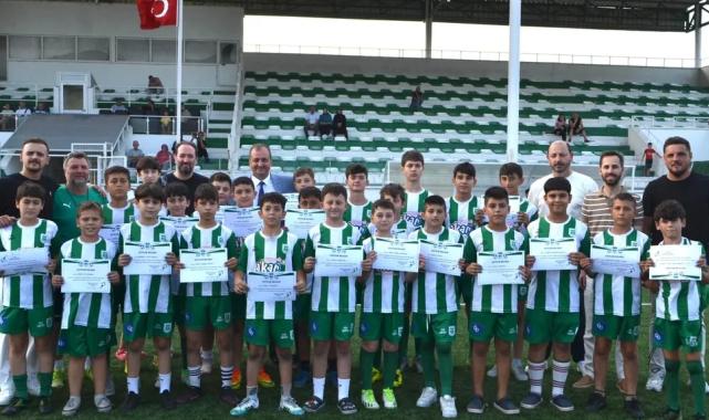 İznikspor Yaz Futbol Okulu’nda sertifika heyecanı