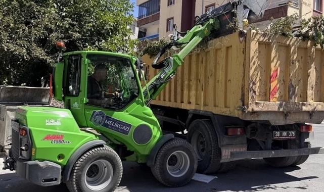 Kayseri Melikgazi’de asfalt çalışması tam gaz