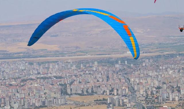 Kayseri’de yamaç paraşütçüleri kıyasıya yarıştı