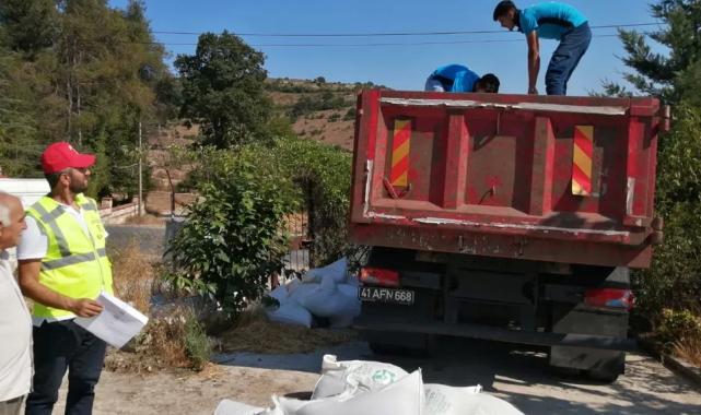 Kocaeli Büyükşehir’den üreticiye tavuk yemi ve ekipman desteği