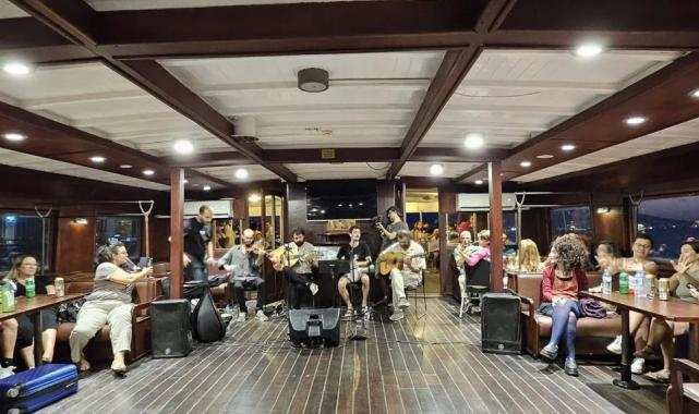 Körfez’den rembetiko ezgileri yükseldi