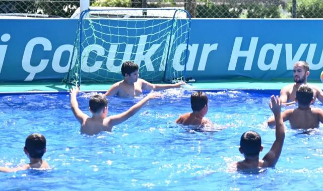 Manisa’da portatif havuzlarla ücretsiz yüzme keyfi