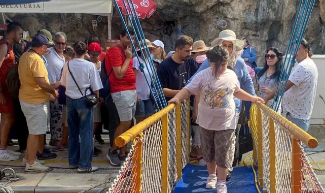 Muratpaşa’dan özel çocuklara mavi yolculuk