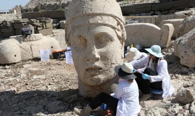 Nemrut’un dev heykellerine ‘nano’ dokunuş