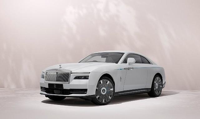 Rolls-Royce baharın zarafetini geleceğe taşıyor