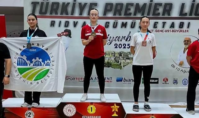 Sakaryalı sporcular Diyarbakır kürsüsünde