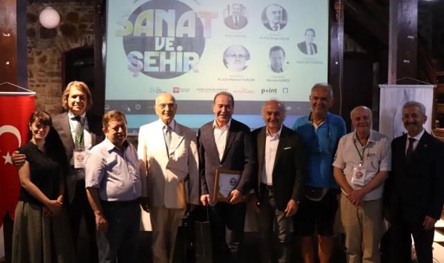 Sanatın kent dokusundaki yeri İzmit’te konuşuldu