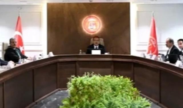 SES: Memur-Sen ve Kamu-Sen’in Hakem Kurulu’ndan çekilmesi şov