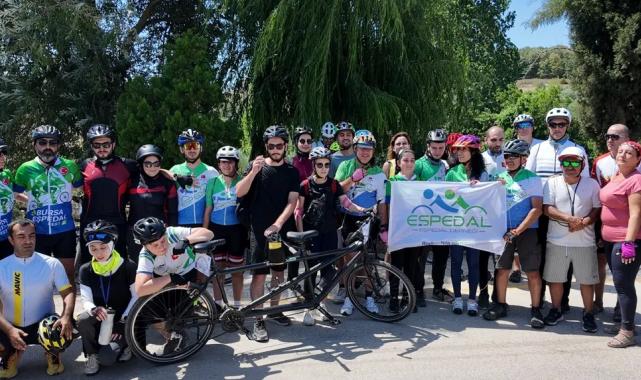 Tandem bisikletlerle Kocaeli’de umuda pedal çevirdi