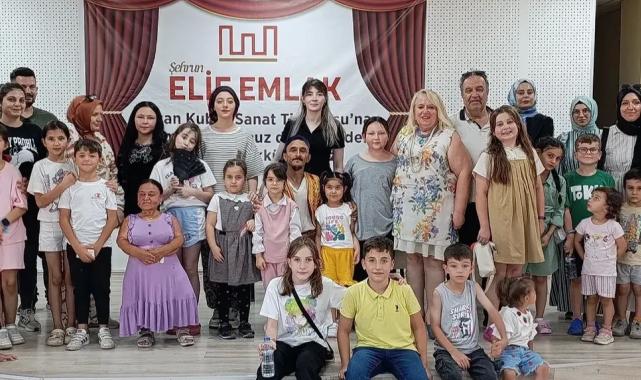 ‘Yağmur Hanım’ın Konağı’ dakikalarca ayakta alkışlandı