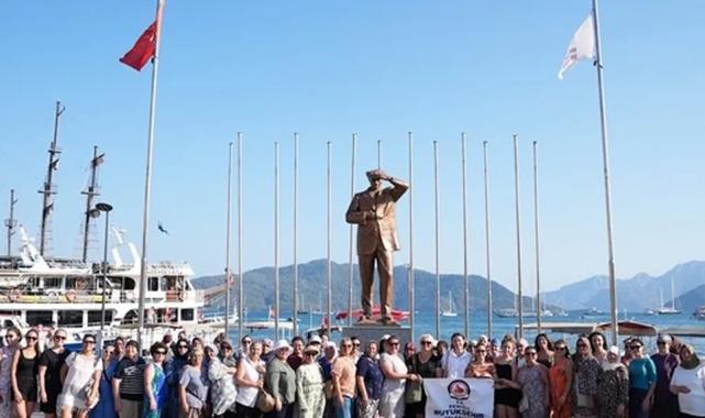 Yüzme öğrenen kadınlar Marmaris’te denizle buluştu