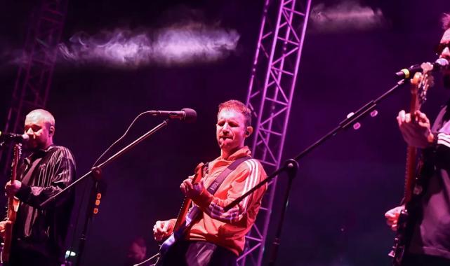 Adamlar ve Mavi Gri Ankara’da sahne aldı