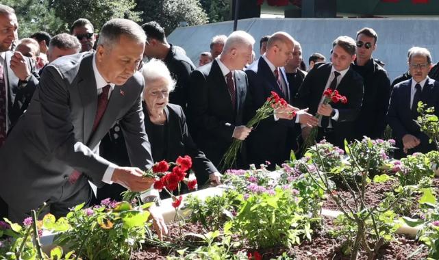 Adnan Menderes ve dava arkadaşları mezarları başında anıldı
