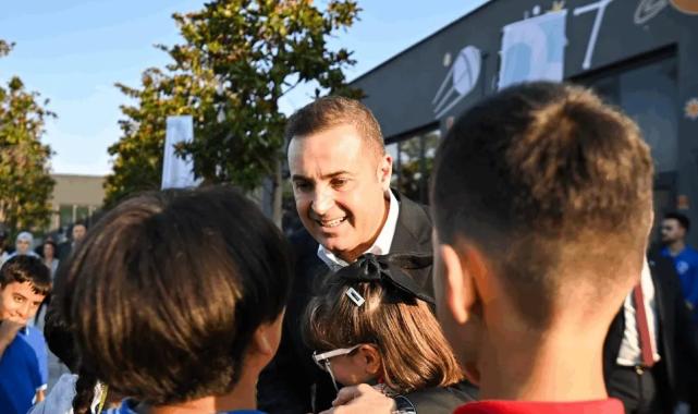 Ahmet Akın’dan öğrencilere 1.000 tl kırtasiye desteği