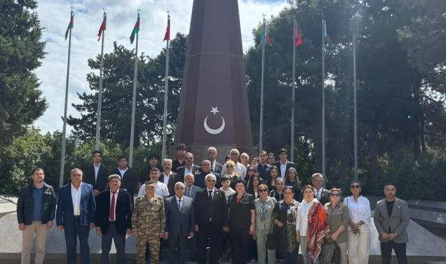Bakü’de Türk şehitleri unutulmadı