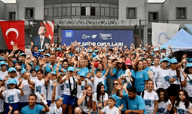 Belediyeden öğrencilere spor desteği