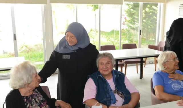 Bursa Nilüferli kadınlardan huzurevinde sıcak buluşma