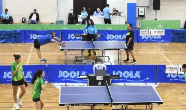 Bursa Osmangazi Belediyesi masa tenisine ev sahipliği yaptı
