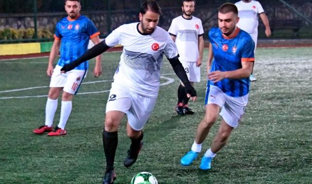 Bursa Osmangazi’de Geleneksel Halı Saha Turnuvası başladı