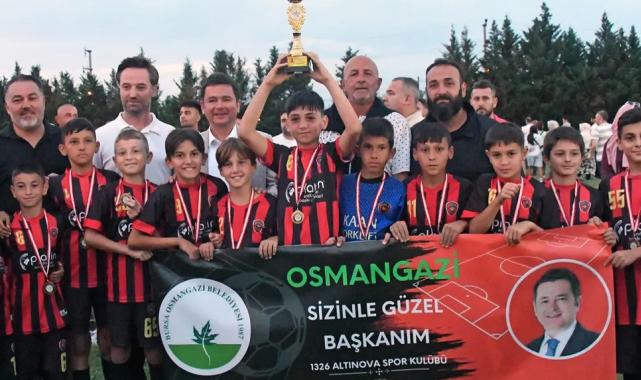Bursa Osmangazi’de minik yetenekler futbol şöleninde buluştu