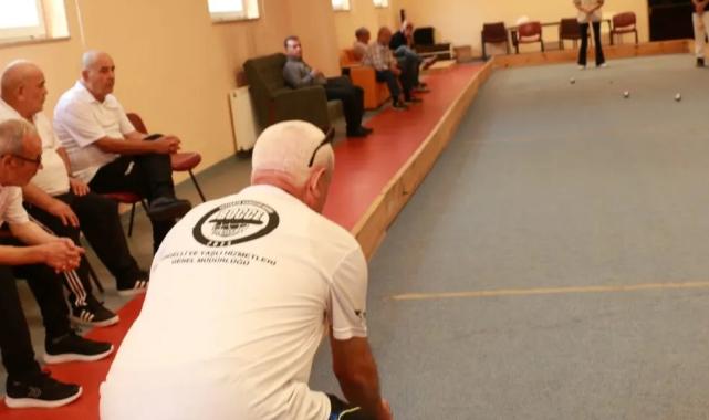 Bursa’da huzurevi sakinlerinden dostluk maçı