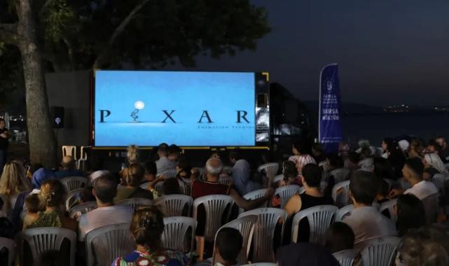 Bursa’da yıldızlar altında sineme keyfi