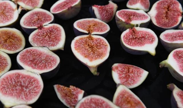 Bursa’nın dünyaca ünlü siyah incirleri Osmangazi’de yarıştı