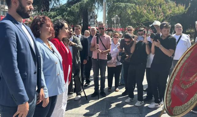 CHP’nin 102’nci yılına Bursa’dan çelenk