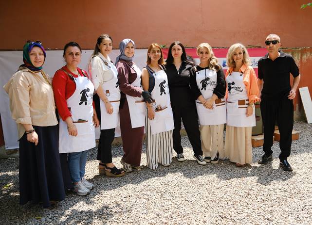 ‘Çöpte Bulduk’ Gönüllülerine Yasemin Sakallıoğlu ve 7 Dönüşüm Uzmanı Kadın Destek Verdi