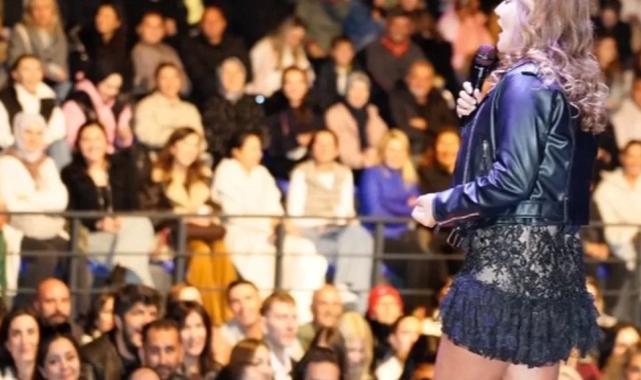 Demet Akalın Ankara’da sahneye damga vurdu