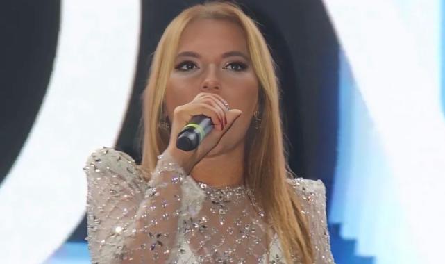 Demet Akalın’dan Kıbrıs’ta müzik şöleni