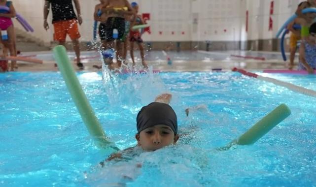 Denizli’de miniklere ücretsiz yüzme kursu
