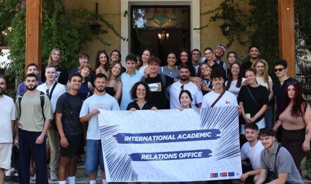 DEÜ’de kültürler buluştu: 13 ülkeden 51 öğrenci DEÜ’ye katıldı