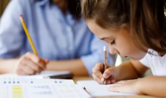 Ev ödevleri gelişime katkı sağlıyor ama dengeli olmalı!