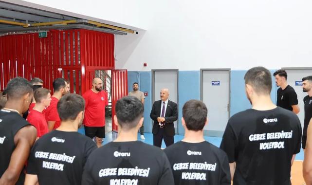 Gebze’de Başkan Büyükgöz’den Efeler’in antrenmanına ziyaret