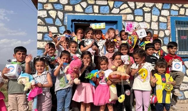 Hayırsever polis memuru Şahin’den ‘Askıda Kırtasiye’ projesi