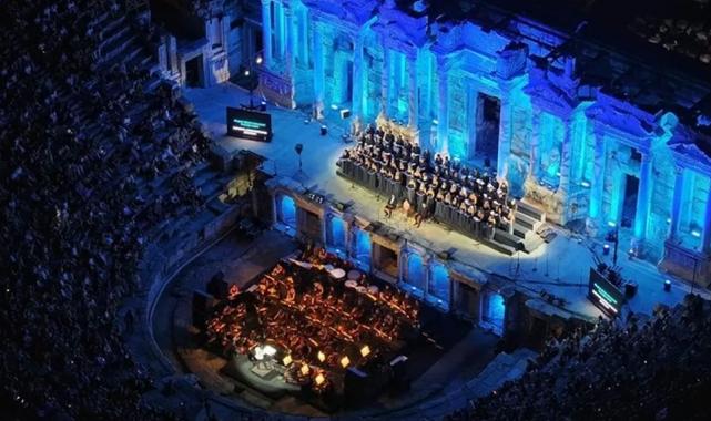 Hierapolis Antik Kenti tarihi konserle on binleri ağırladı