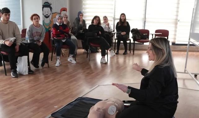 İBB Gençlik Ofisleri’nde üçüncü dönem başladı