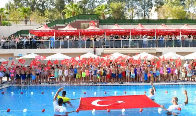 İzmir Çiğli’den yüzme şenliği ve madalya töreni